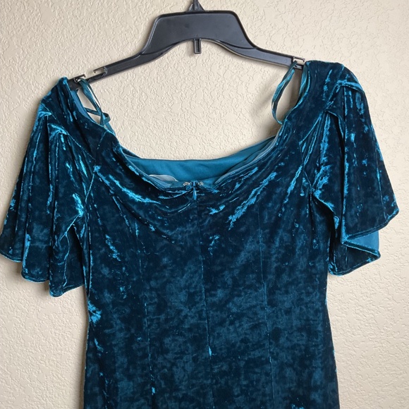 Eliza J Womens 8 Green Velvet Evening Cocktail Knee Length Dress Off The Shoulde - Picture 5 of 8